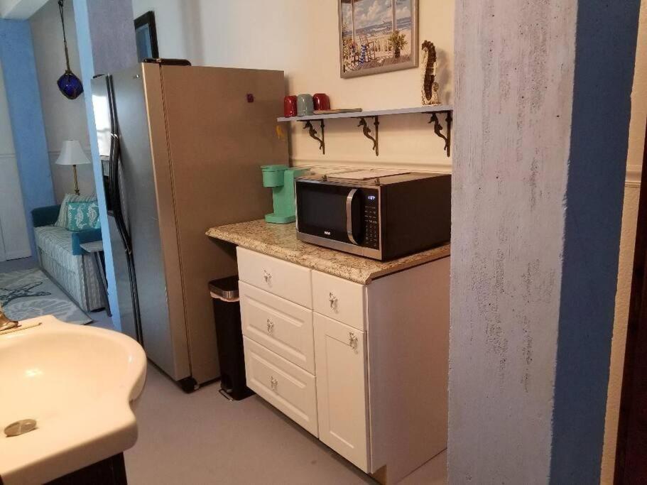 The Seahorse Apt - Lakeside And Close To The Beach Apartment Galveston Bagian luar foto