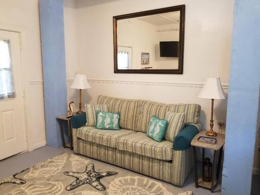 The Seahorse Apt - Lakeside And Close To The Beach Apartment Galveston Bagian luar foto