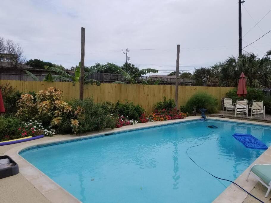The Seahorse Apt - Lakeside And Close To The Beach Apartment Galveston Bagian luar foto